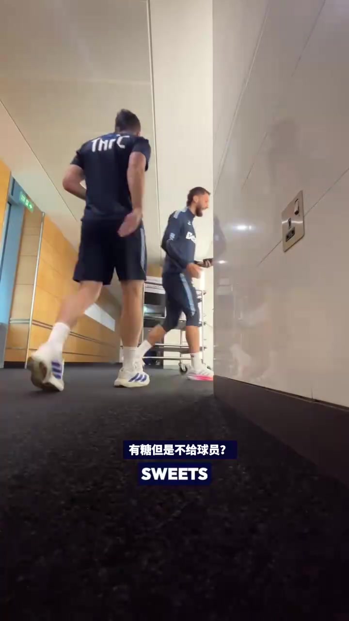 队内氛围相当可爱了！热刺球员的万圣节特辑！封面