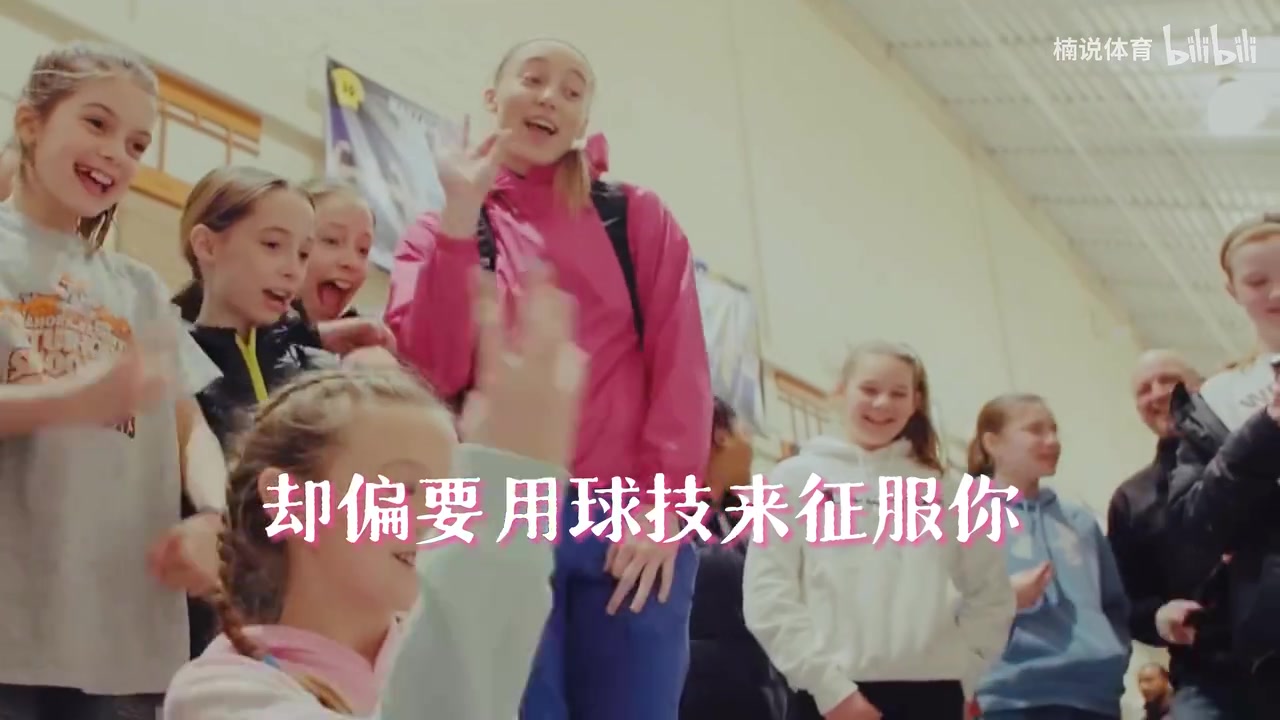 “美国篮球甜心”佩奇布克斯：甜美女神 硬核球技！封面