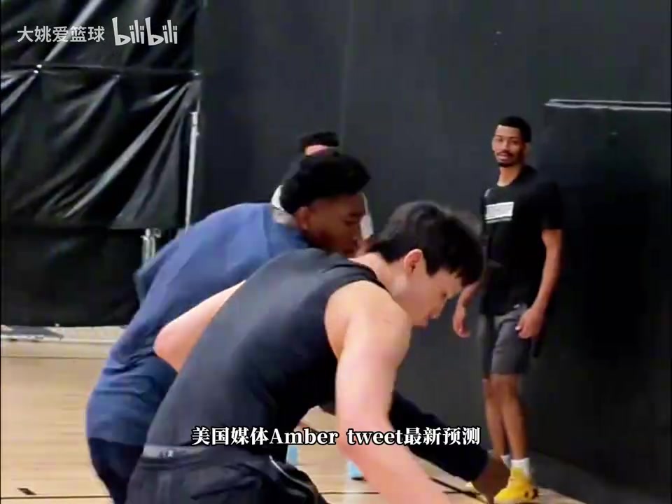 杨瀚森最大的危机来了！首轮16号秀，竟然要和一个落选秀抢饭碗！封面