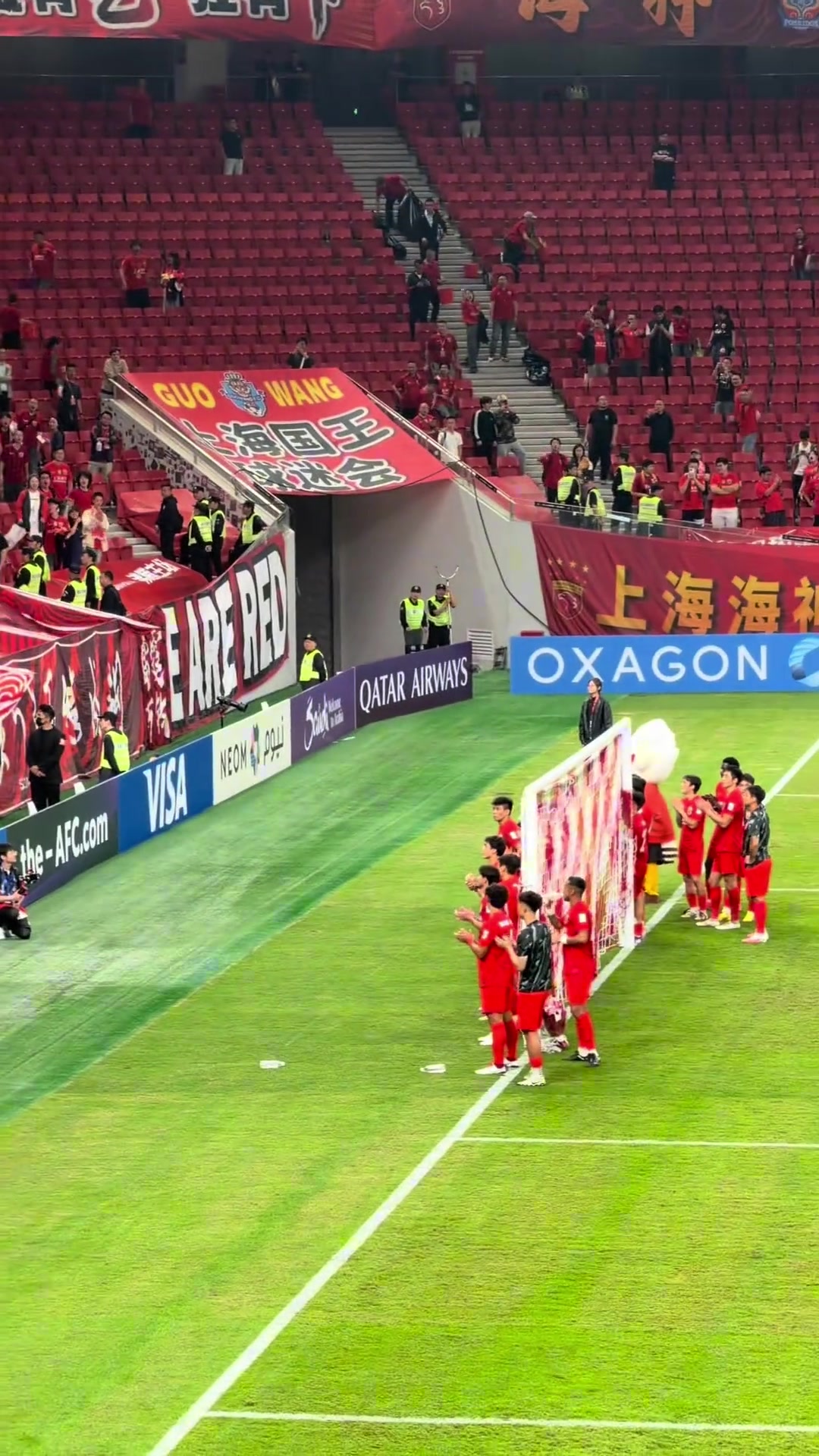 即将迎来阻击战！实拍:亚冠赛后，海港球迷高呼“干S成都”🤔封面