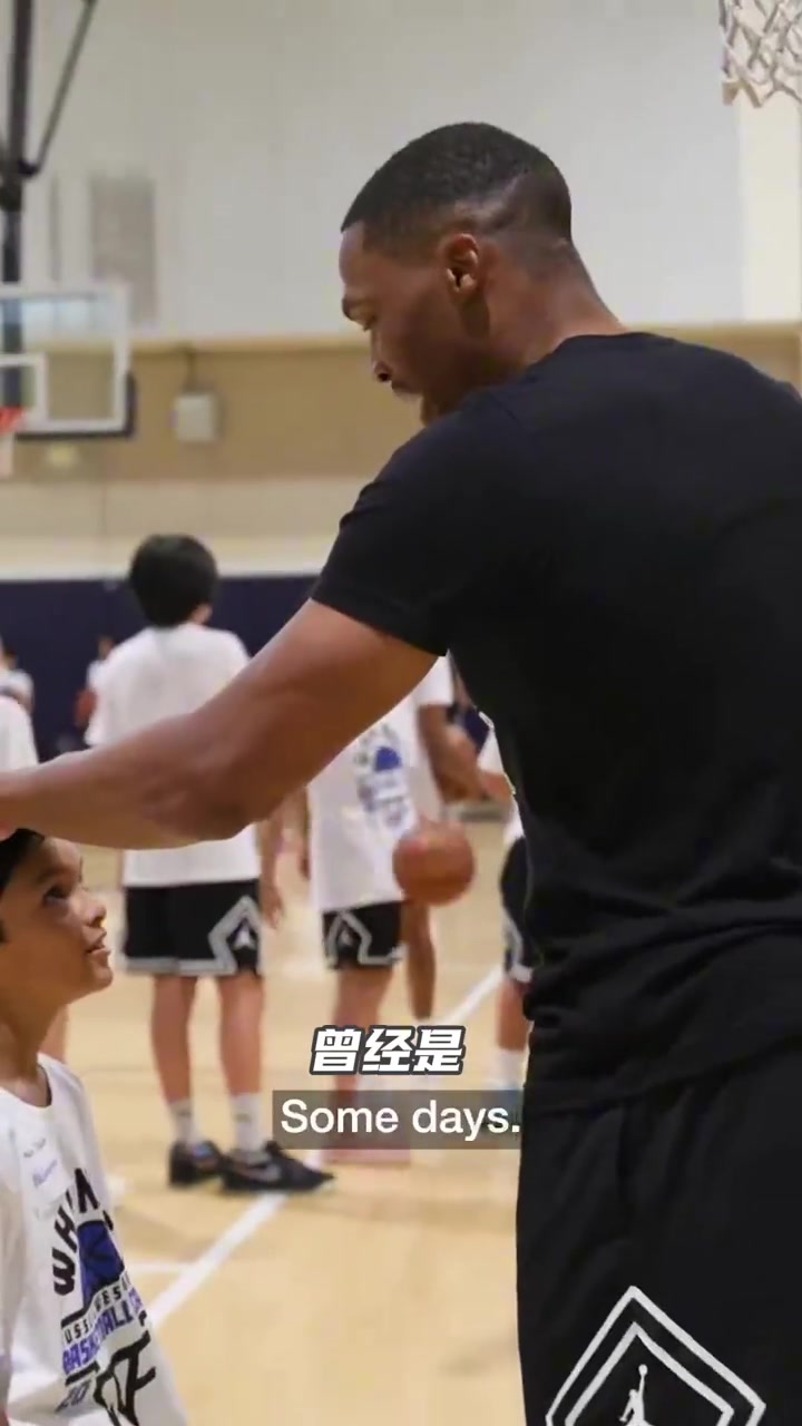 扎心了！小球员问：你是NBA球员吗？威少：曾经是😭封面