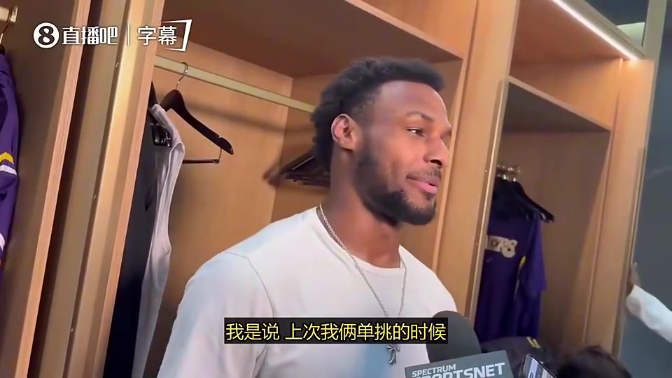 老詹这么猛？布朗尼曾谈：上次和我老爹单挑时，他把篮板扣碎了！封面