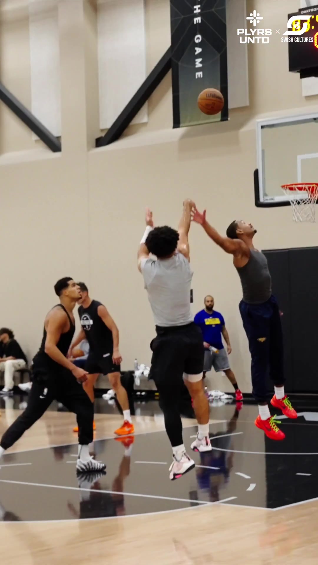 休赛期保持状态！多位NBA球员齐聚洛杉矶NBPA训练中心打训练赛封面