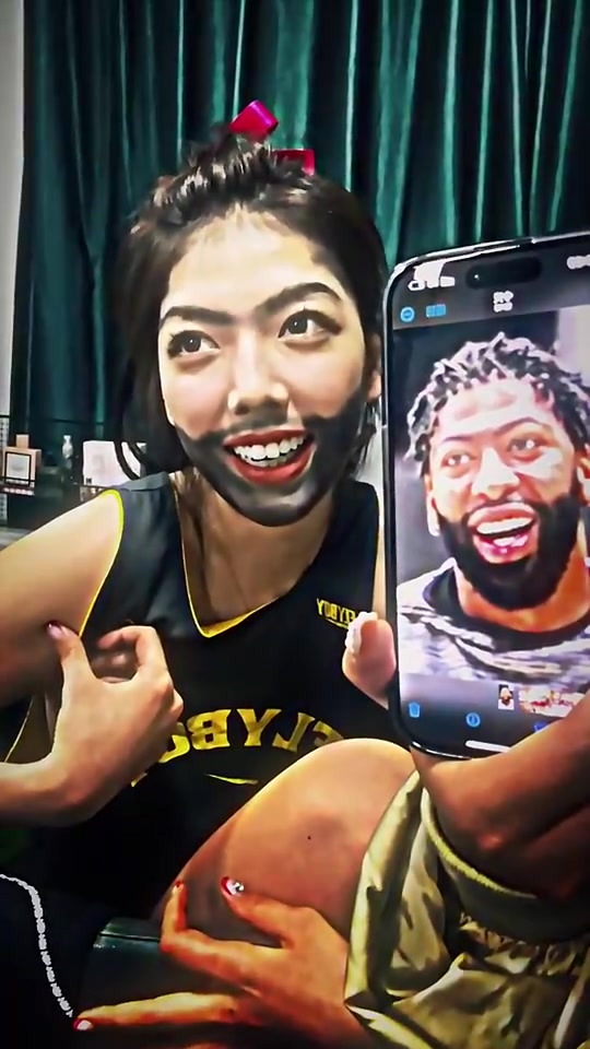 笑死！小姐姐这妆画得，浓眉看了都得楞两秒🤣封面