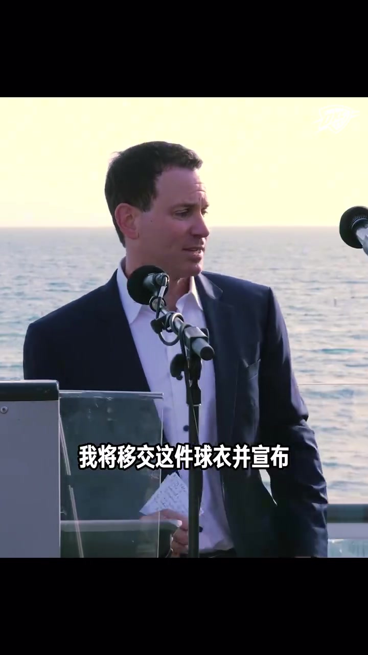 米切尔回归母校,成为UCSB篮球队经理,感恩母校及社区多年的培养封面