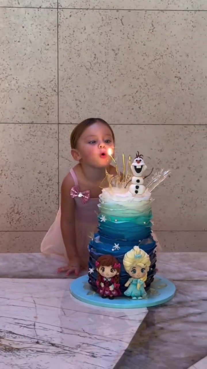 亲自时间!B席为女儿庆祝三岁生日~封面