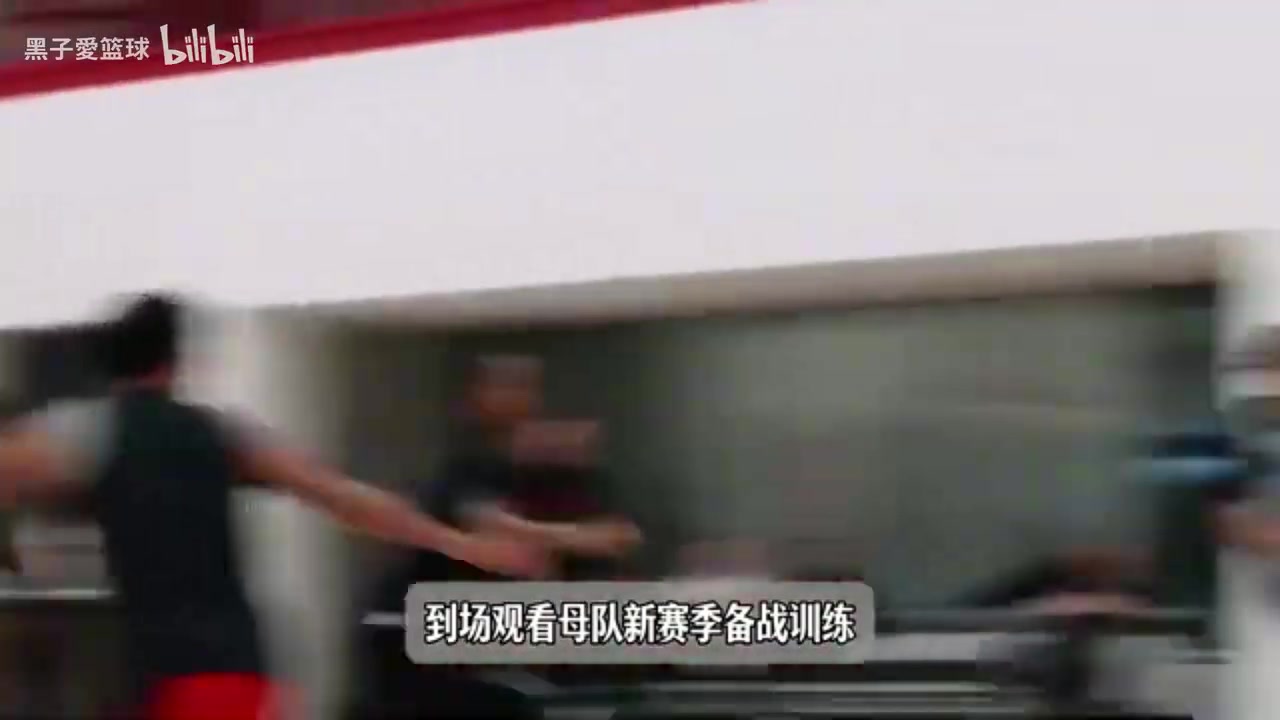 风城玫瑰回家!罗斯现身公牛训练场,一头脏辫,与斯普利特拥抱封面
