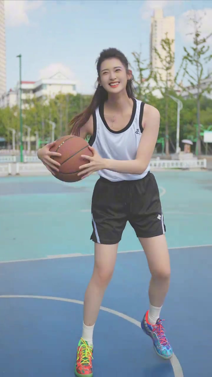 176的万万在你心里，还算不得球场上的篮球宝贝吗？ ...封面