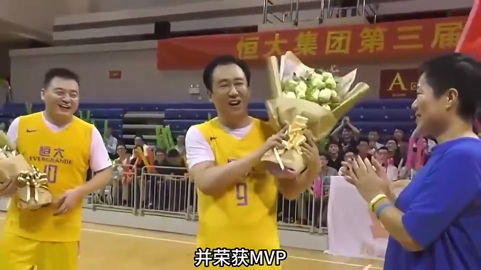 16年许家印打篮球单场砍下30分,全场比分也就44分啊🤣封面