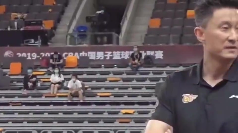 😂杜锋此前在广东那些经典名场面：超级高水平！打游戏去...封面
