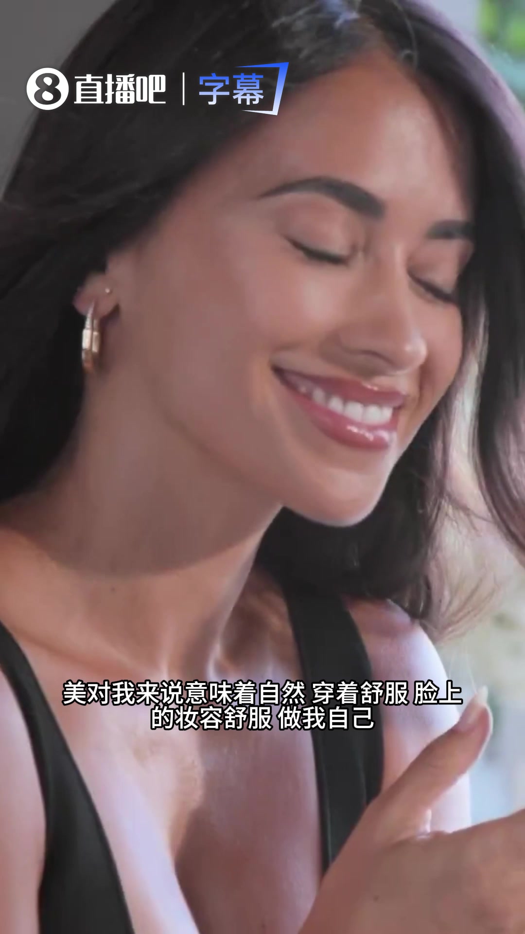 梅西娇妻安东内拉镜头前大秀精致五官，这身材与气质太养眼！✨封面