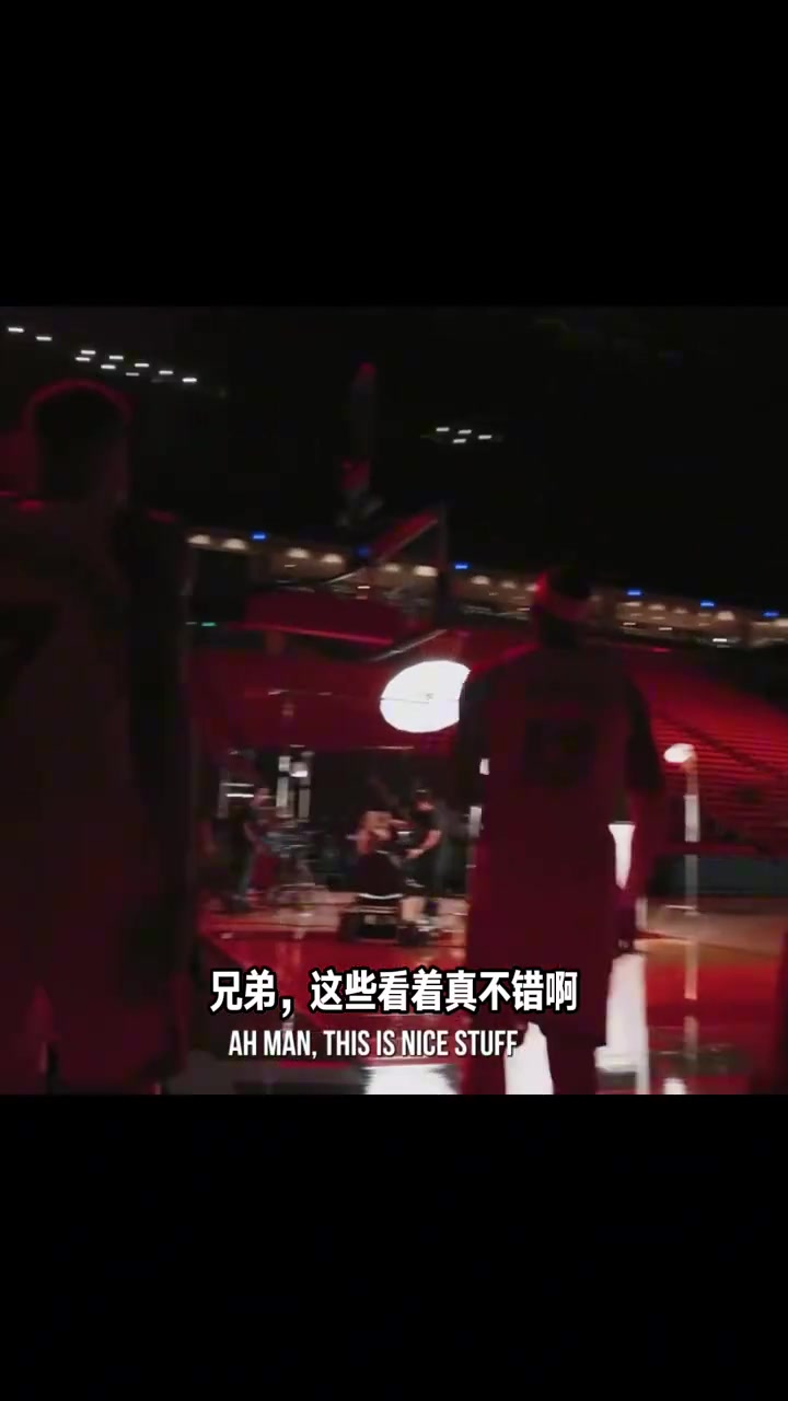 字母哥：希望我的热火球衣可以被退役 高挂在球场上空🔥封面
