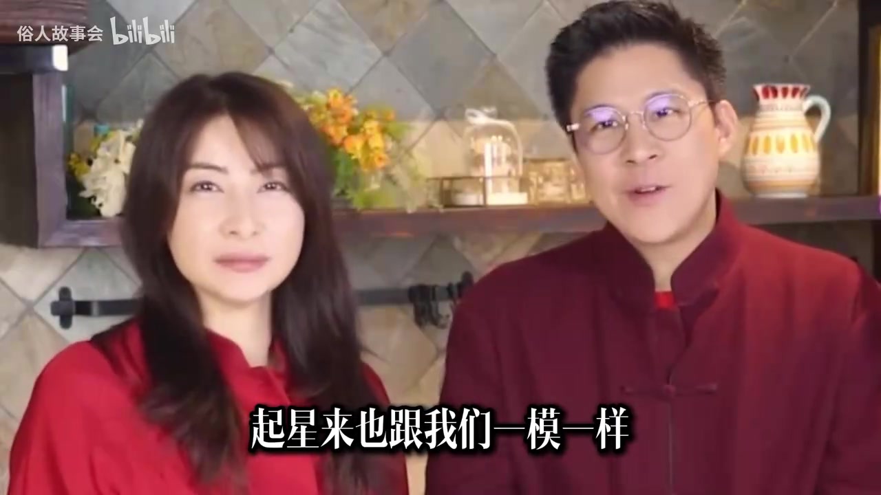 霍启刚追星艾弗森笑成花！拉着郭晶晶马场合影，豪门夫妇秒变球迷封面