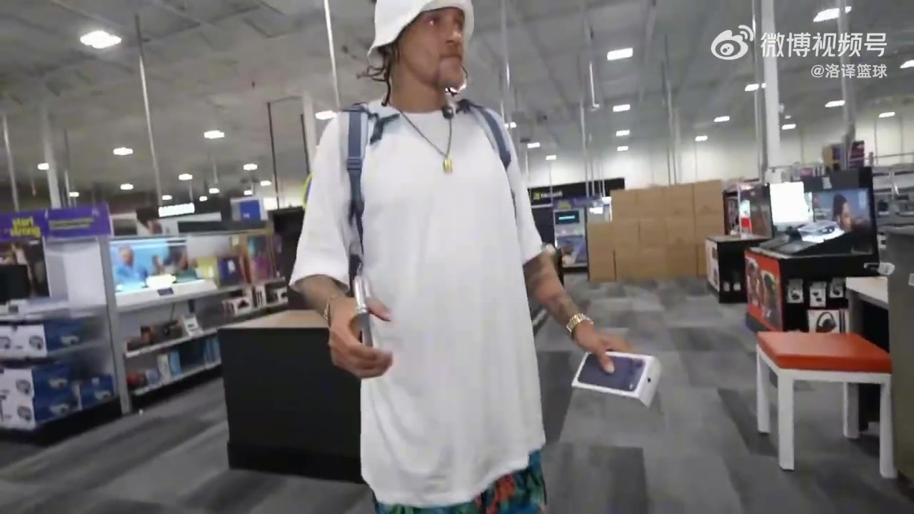 老詹前队友韦斯特最近意外走红网络！接下来要当主播开直播了！封面