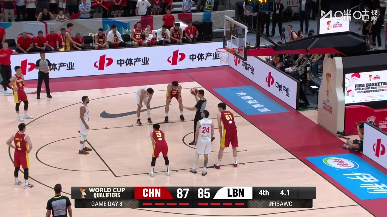 忍不住笑了！黎巴嫩最后时刻关键罚球，周琦在演播室隔空干扰😂封面