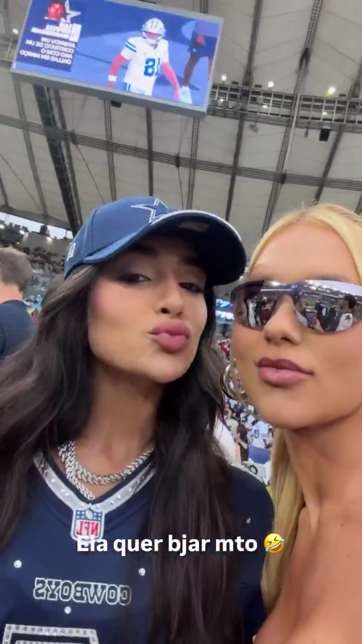 维尼修斯女友和闺蜜一起看NFL比赛封面