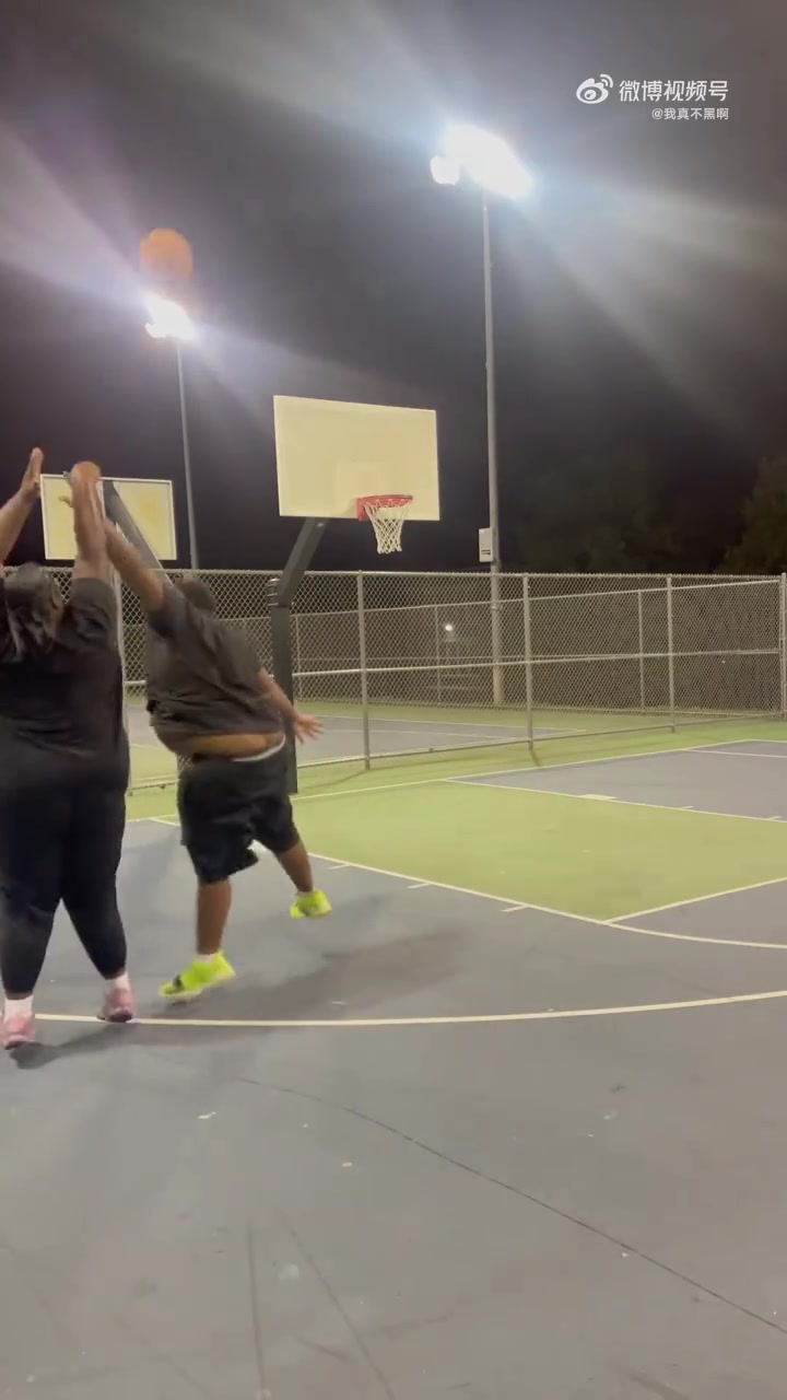 谁说胖子打不了篮球？在球场上遇到你可能打不过他！封面