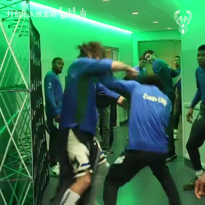 当热身了？来看雄鹿队当年别具一格的赛前仪式！封面