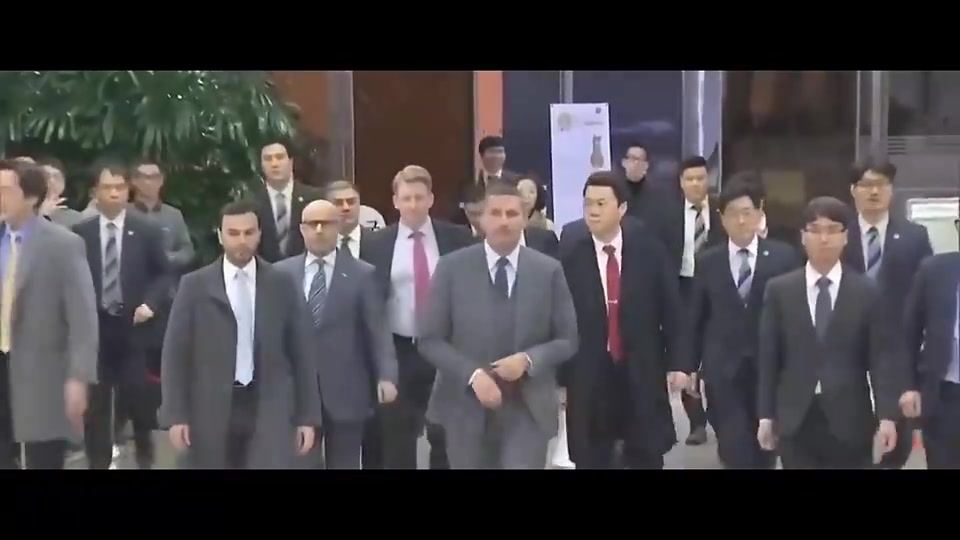 法庭见！外国球迷恶搞:曼城时薪1万镑的律师团😂封面