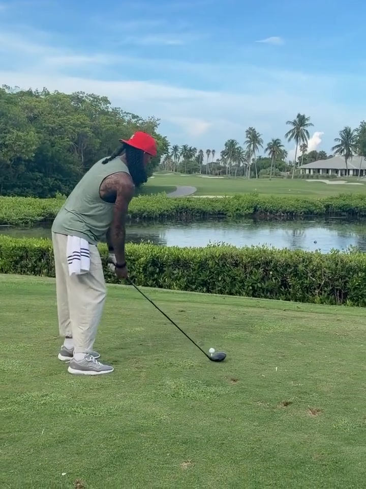 不管标不标准 克拉克森这挥杆真帅啊🏌️封面