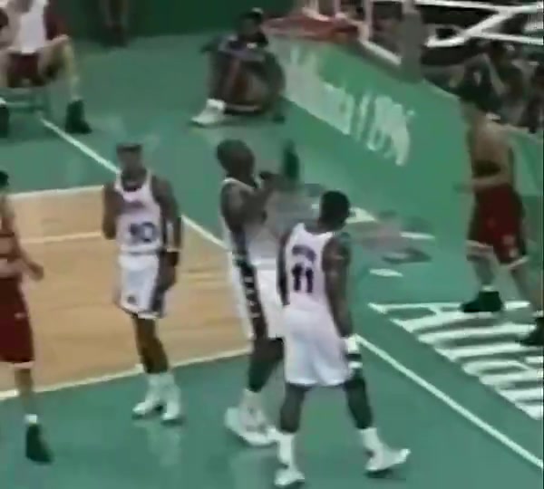 敢打敢拼！巅峰刘玉栋面对奥尼尔防守，那也是一步就过！封面
