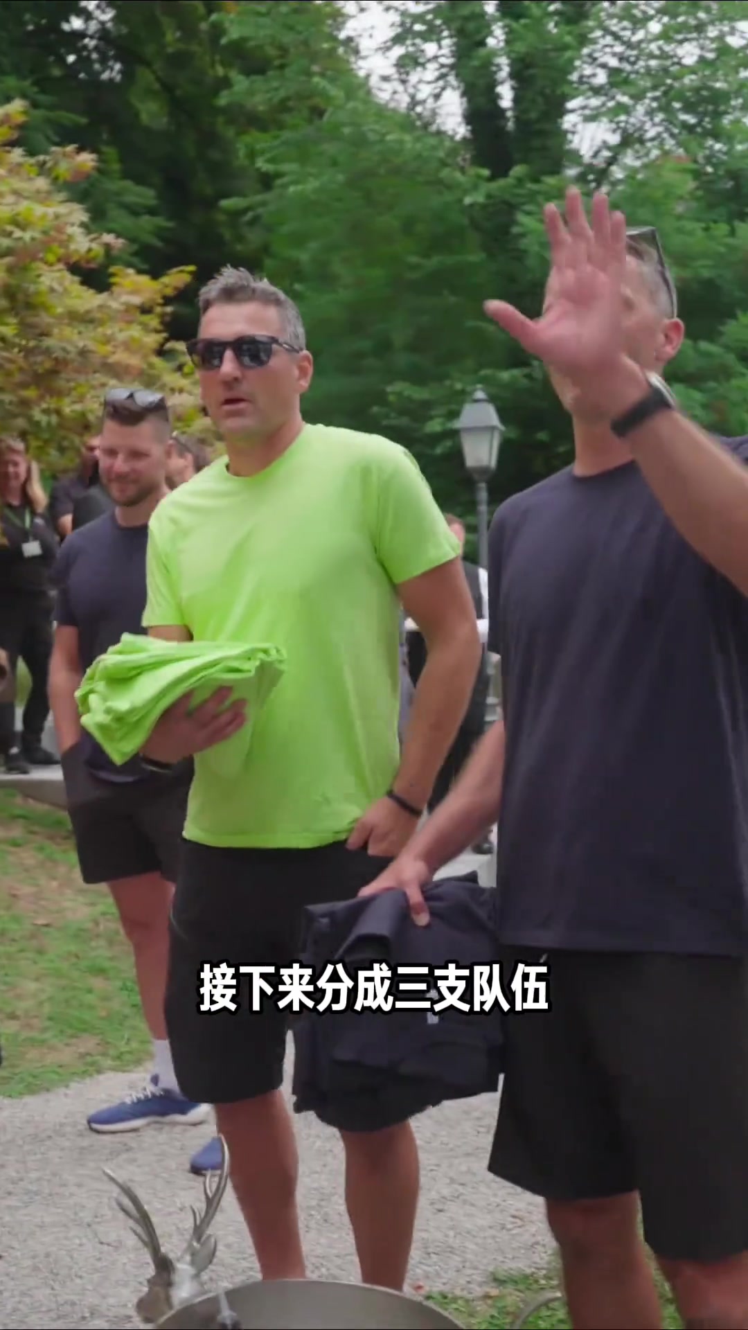 湖人全队欧洲团建之划船🚣🏻77&小里带队！猜哪队赢比赛？封面