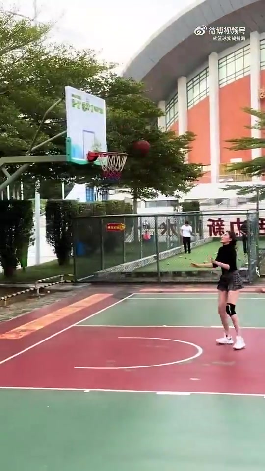NBA有什么好看的？来看小姐姐打球不是更好看？🙈封面
