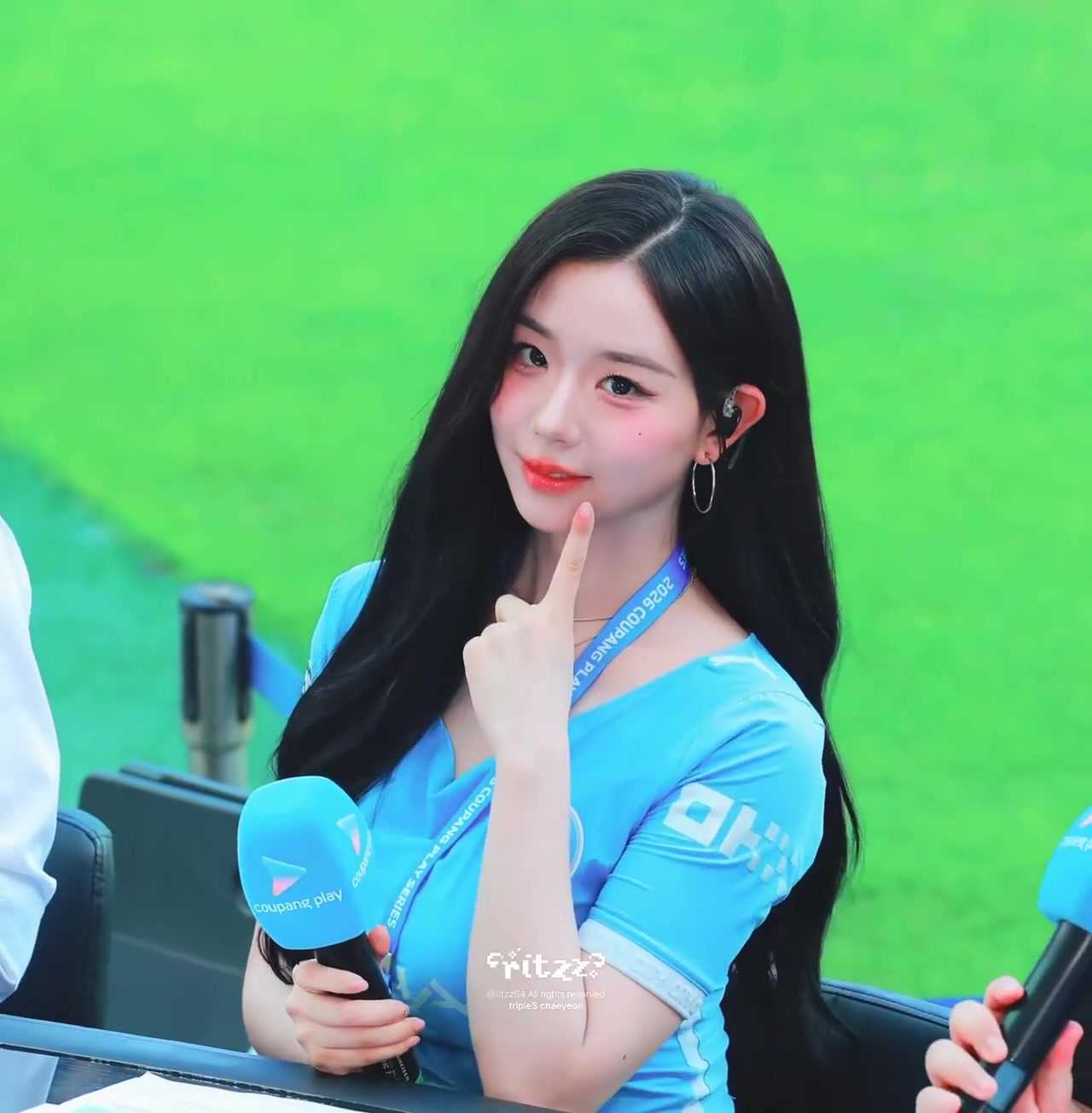 爱了爱了😍!韩国女团美女歌手金采嬿解说曼城比赛封面