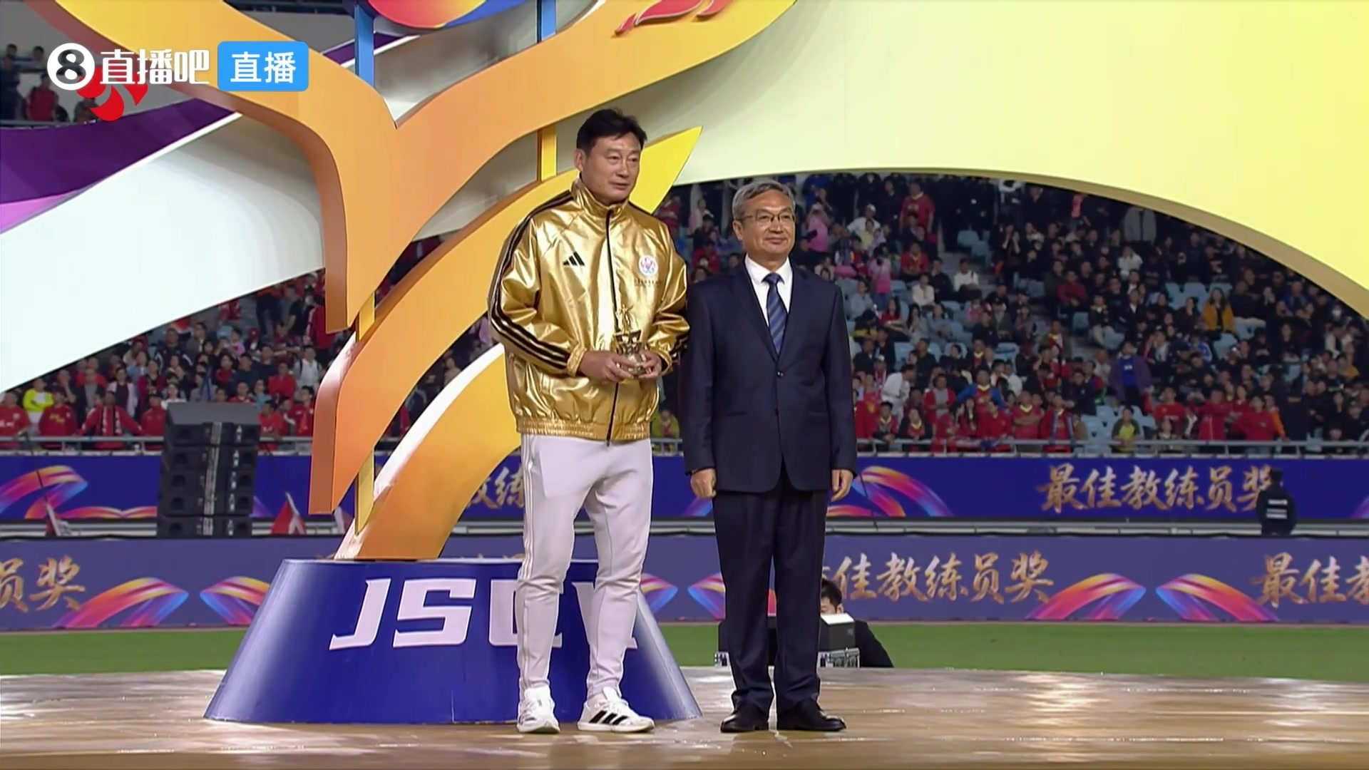 2007亚泰夺冠功臣、江苏舜天旧将唐京指导,获苏超最佳教练员奖封面