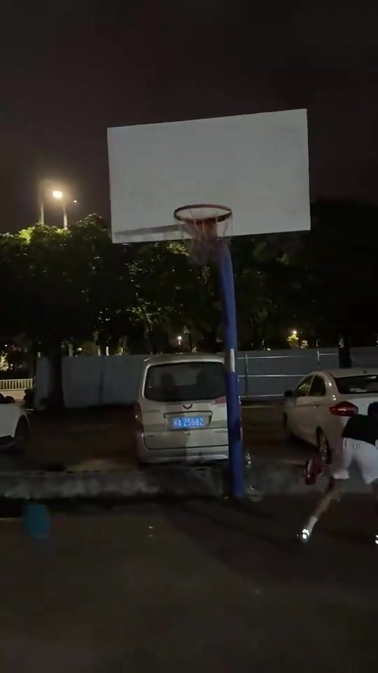 卧槽,哥们你手臂这么长啊?刘备的臂展也不过如此吧😲封面