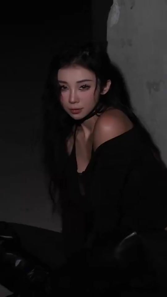 张曼源的黑色系穿搭 太性感了😍封面