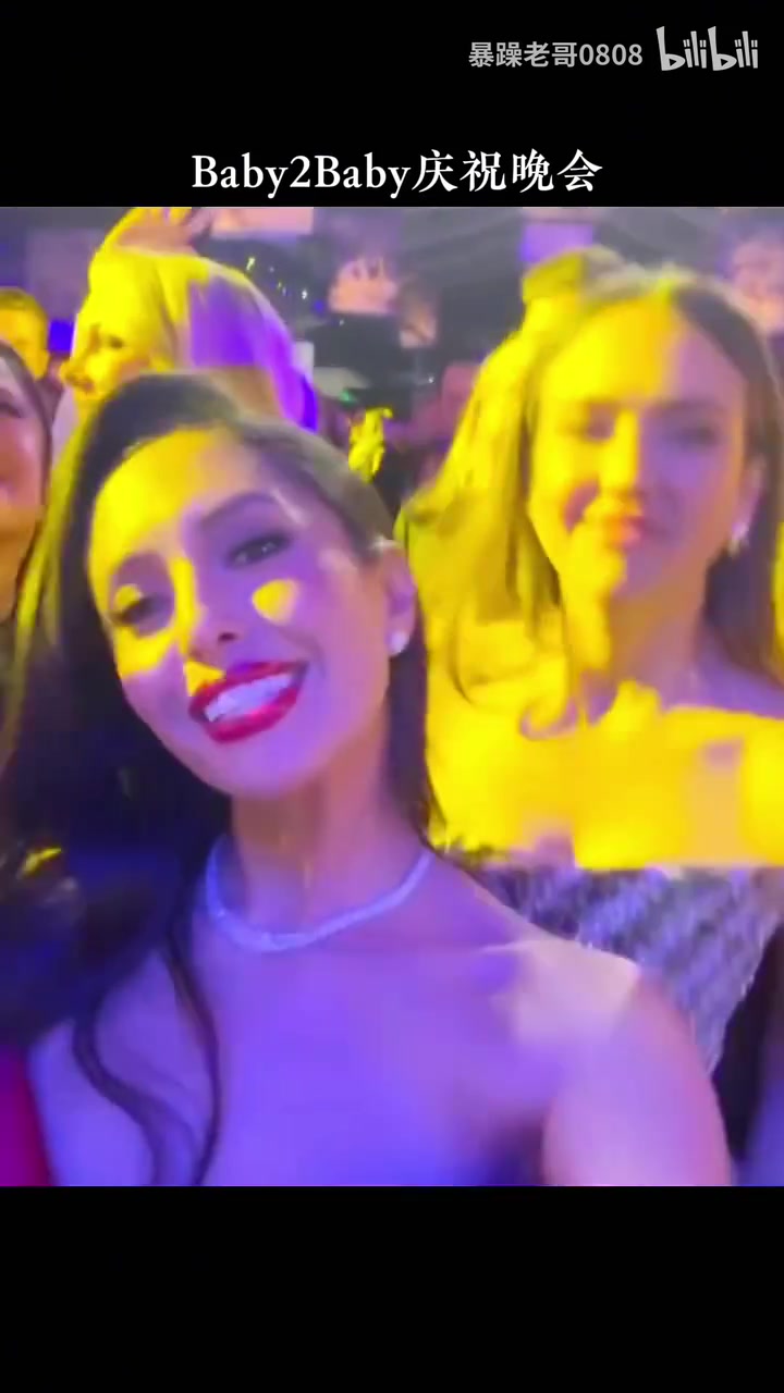 美爆啦😍 这么好看的瓦妮莎,谁忍得住?封面