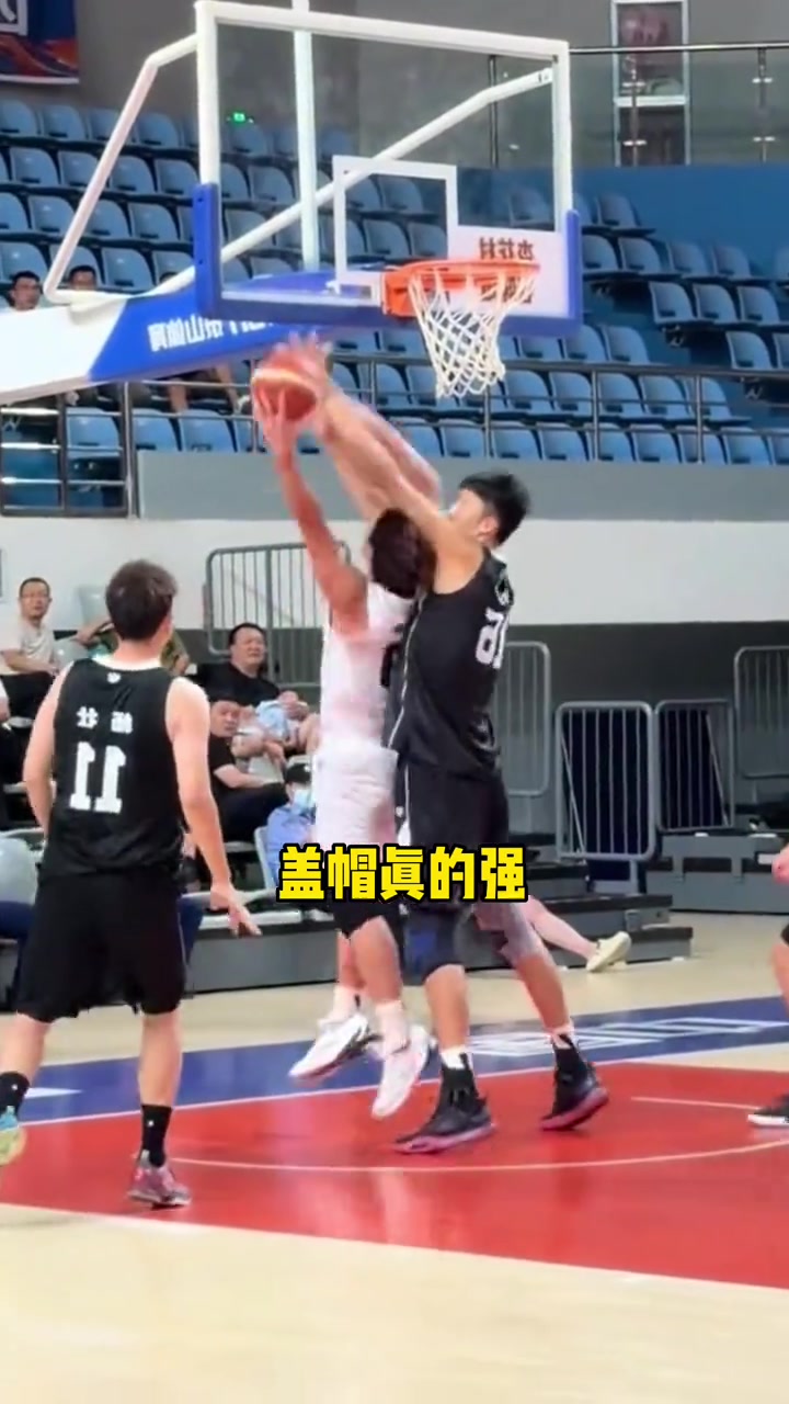 朱传宇称霸野球场，2米26的他大显身手封面