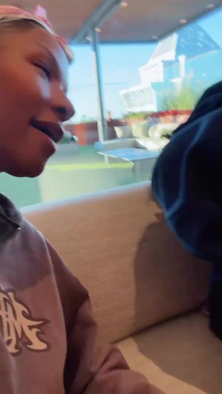 小朱莉12岁生日 萨瓦娜为她唱生日歌!!封面