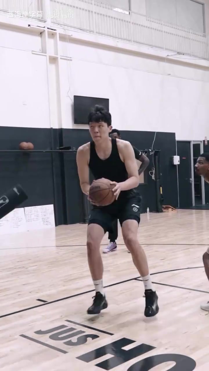💪养成系!训练师发特训视频:杨瀚森正在打磨短下顺!封面