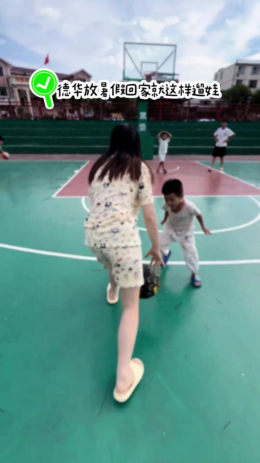 兄弟们，我怀疑我也打不过她！封面