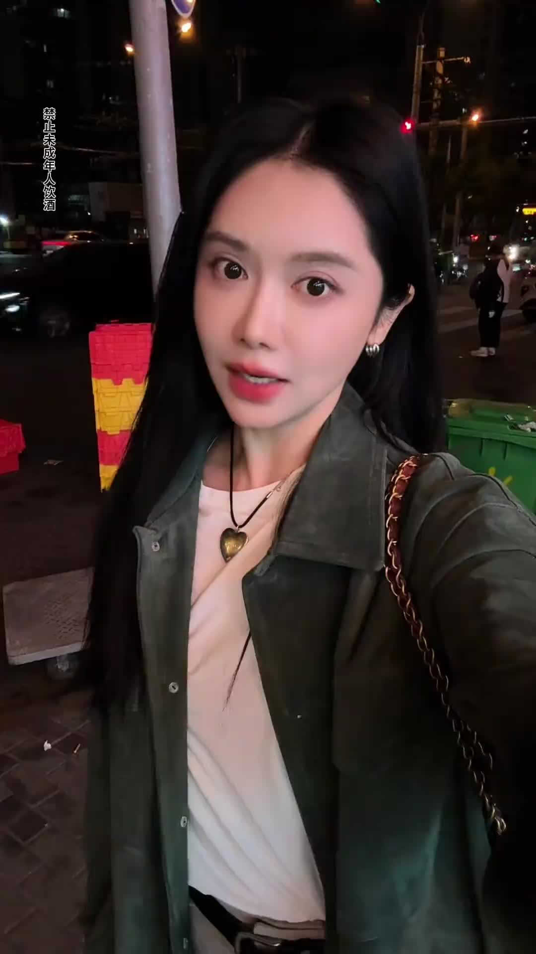 文班同款牛肉面吃过？美娜：来看看“53岁”女主持人下班后的快乐封面