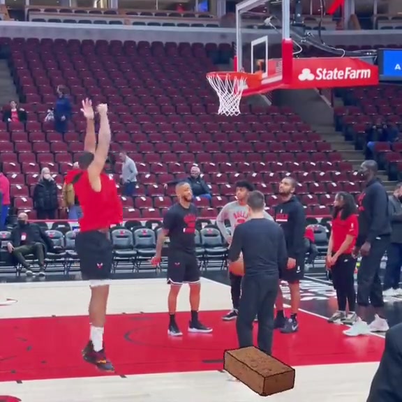 近框抛投连打7铁!看完TT这抛投训练,我感觉自己也能打NBA😂封面