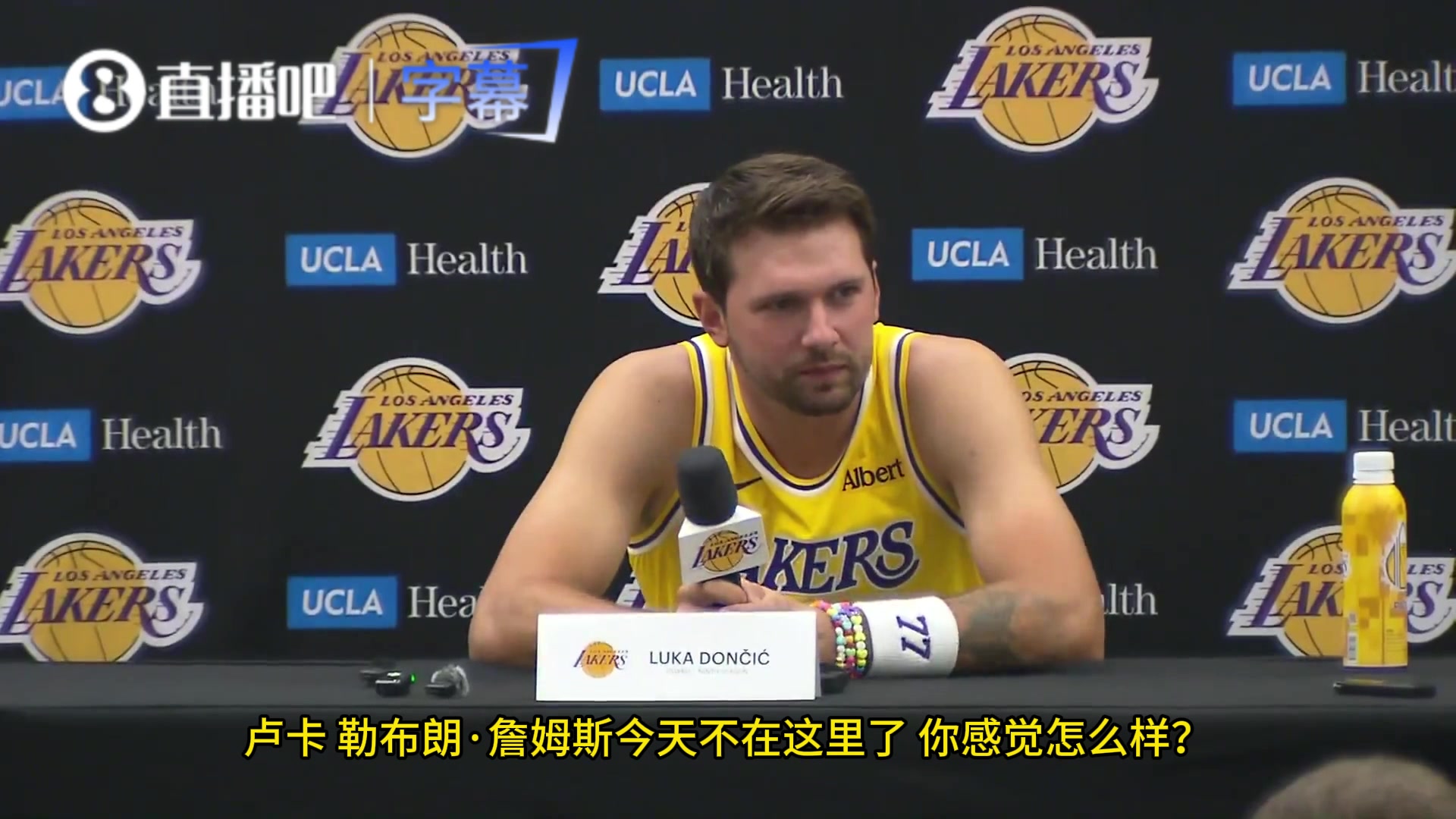 记者：老詹不在，你当领袖感觉如何？东契奇：感觉很棒，这是全新的挑战封面