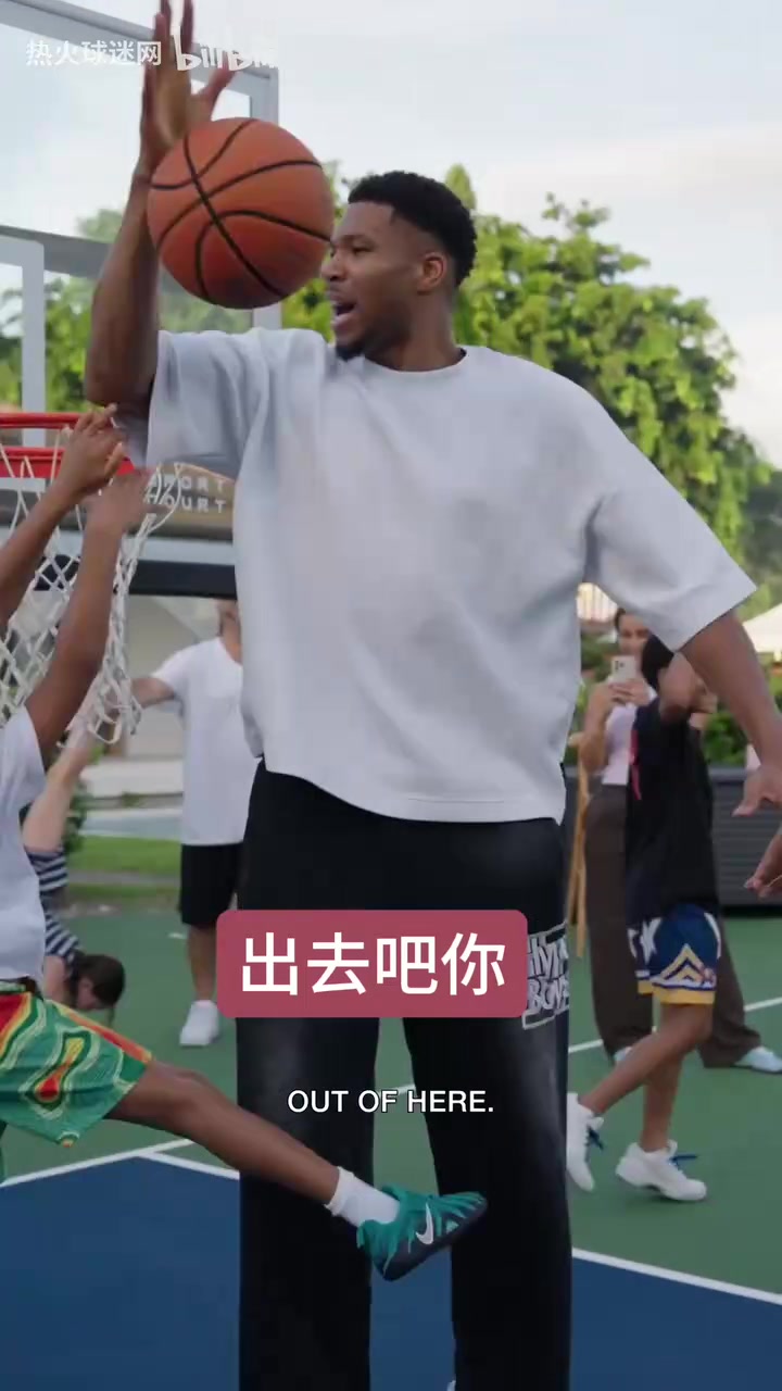 新赛季常规赛开始前夕，热火全队照例在斯波家进行烧烤团建活动封面