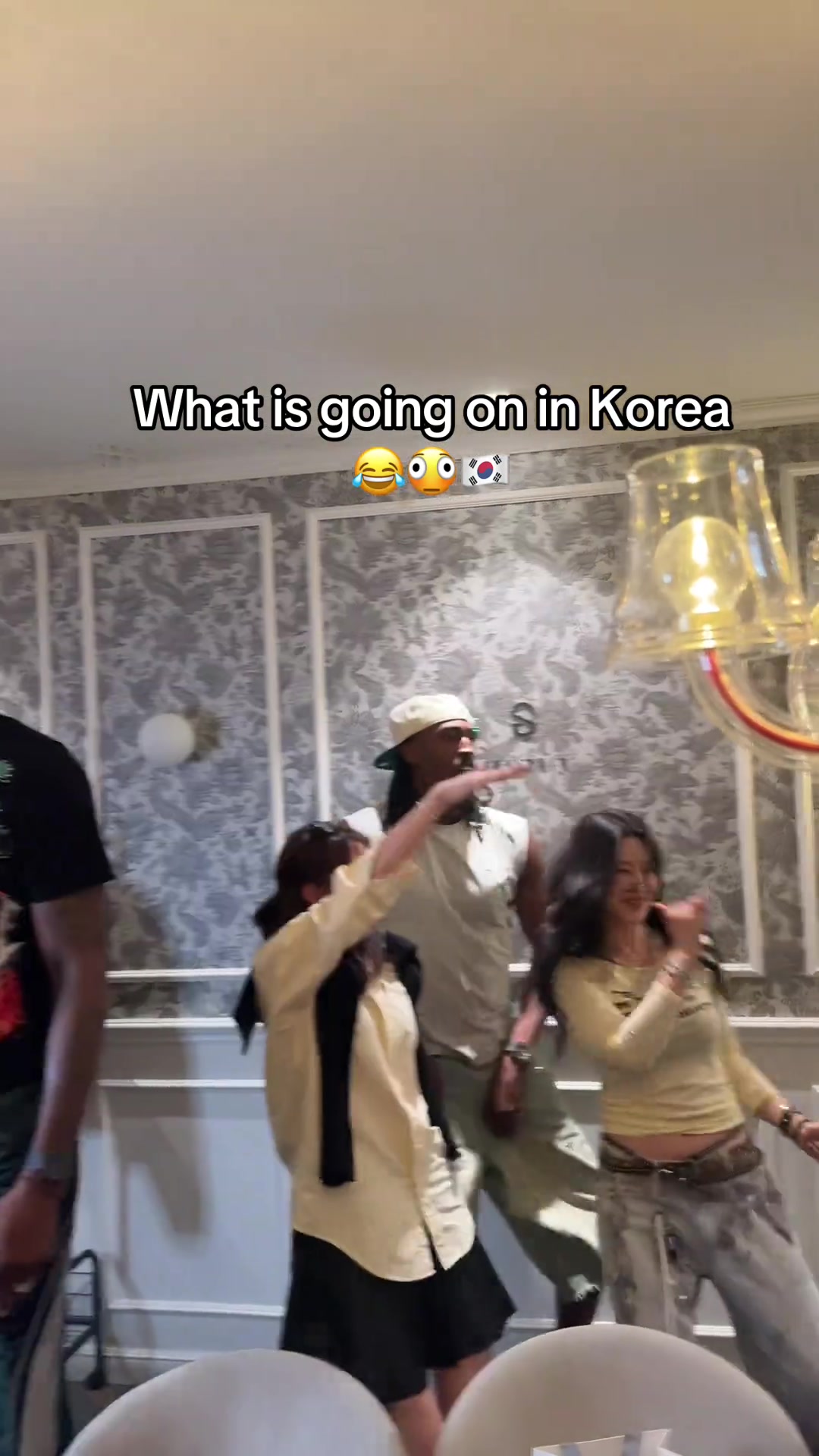 “这玩的真开心啊”霍华德与朋友现身韩国与韩国女生一起跳舞💃封面