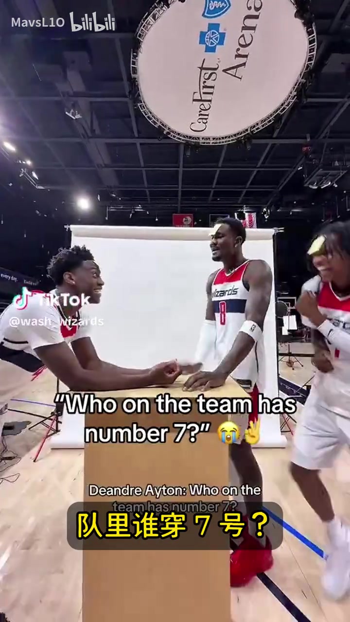 爆了🤣艾顿当着7号队友的面问：我们队谁穿7号？噢！我以为那是1号…封面