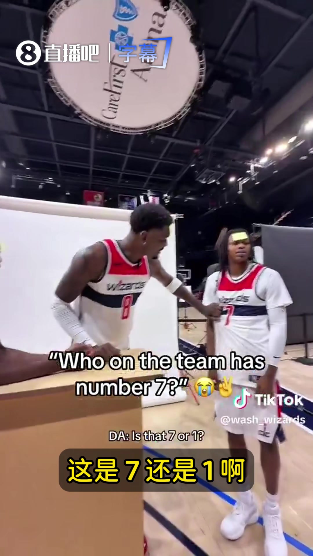装的吧😂艾顿当着7号队友的面问:我们队谁7号?我以为那是1封面