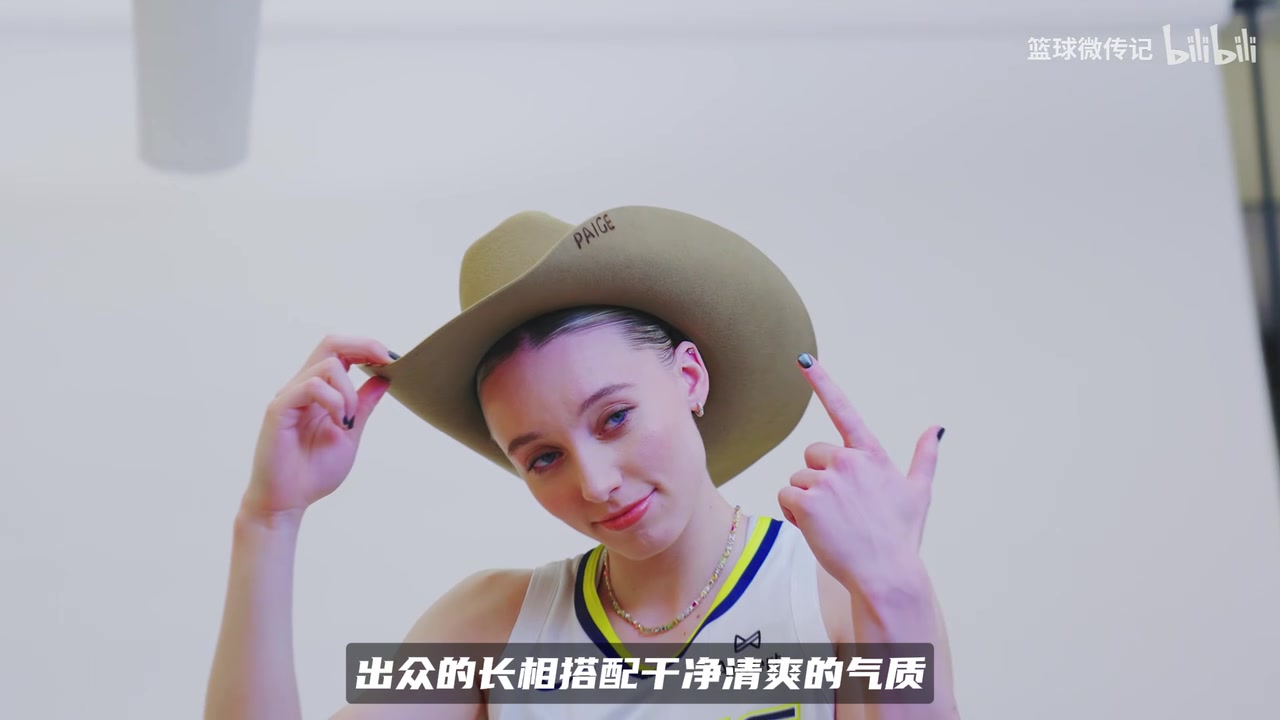 篮球甜心佩奇出圈!1米83金发+精致五官,美国女篮颜值天花板封面