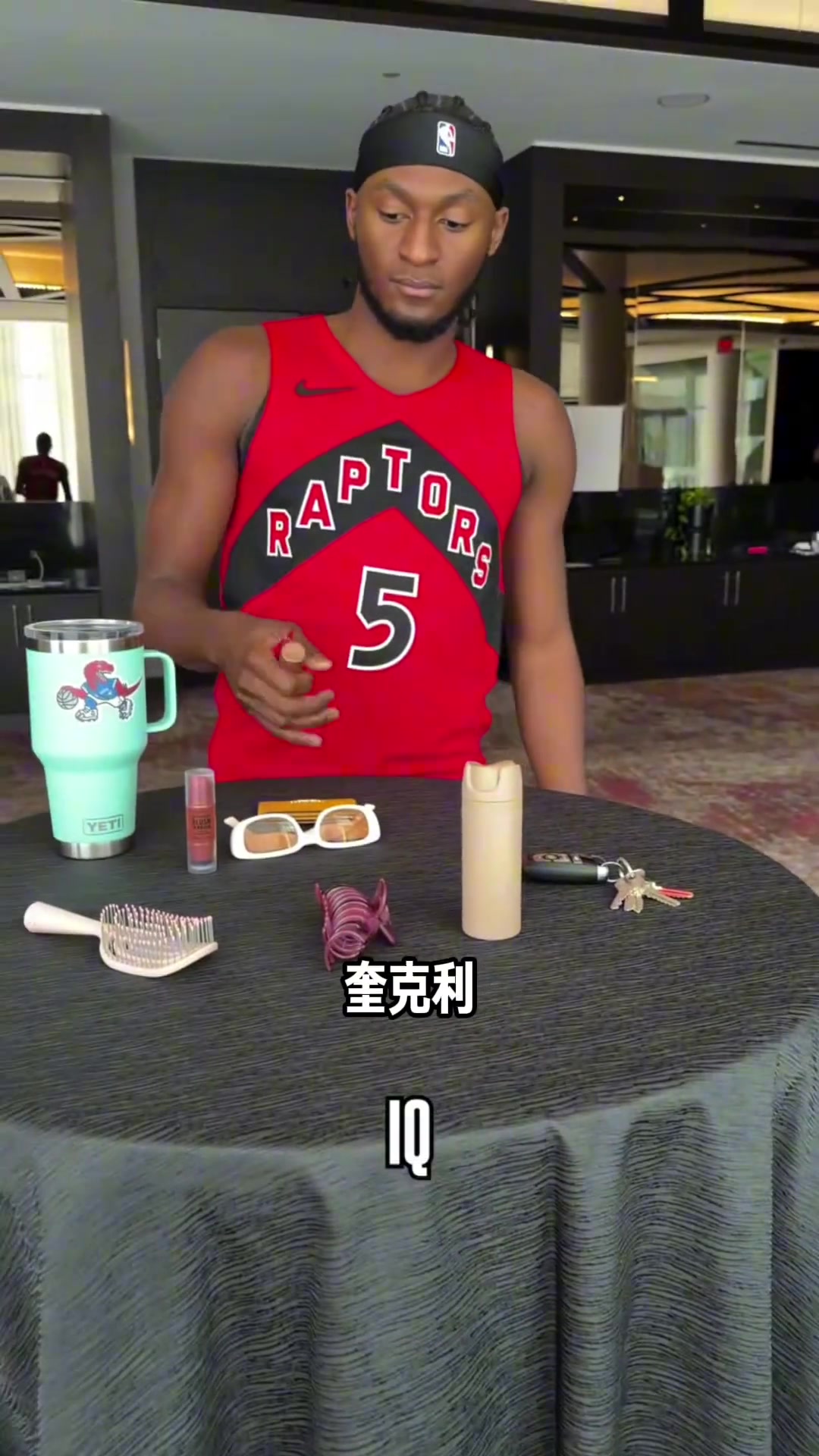 一只手最多能拿多少东西？🤔当我看到小卡时....😂封面