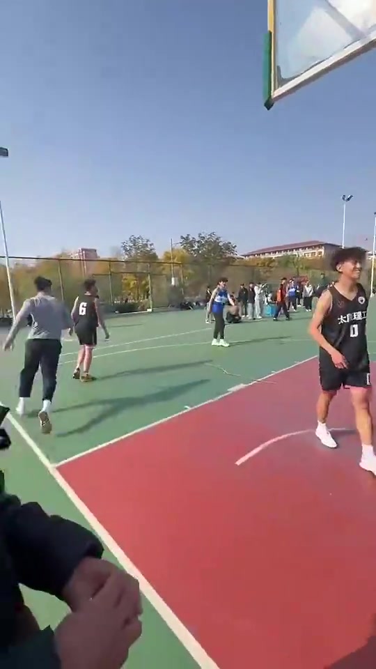 不是哥们，这个小比赛你上来就战斧劈扣啊？🤯封面