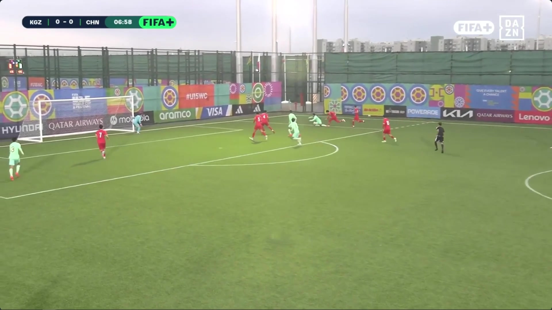 吉尔吉斯斯坦禁区内送点，中国U15男足1-0领先封面