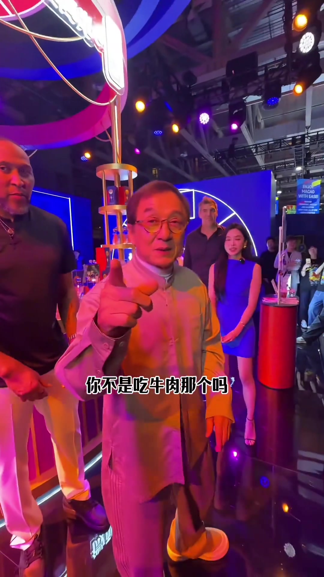 篮圈网红茶丽:糟了!被成龙大哥认出来竟然是因为贪吃封面