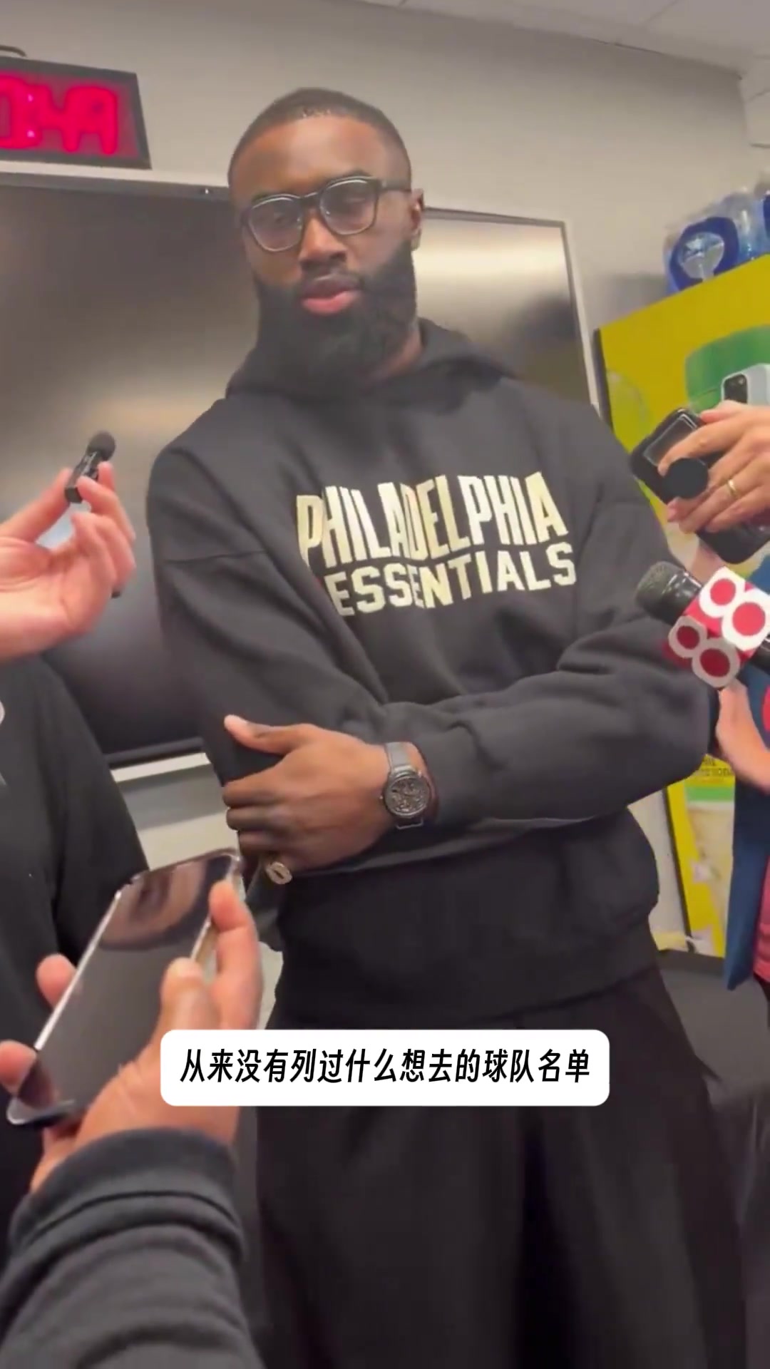 布朗再次表示:没有要求交易过 目前在76人我们打的很好封面