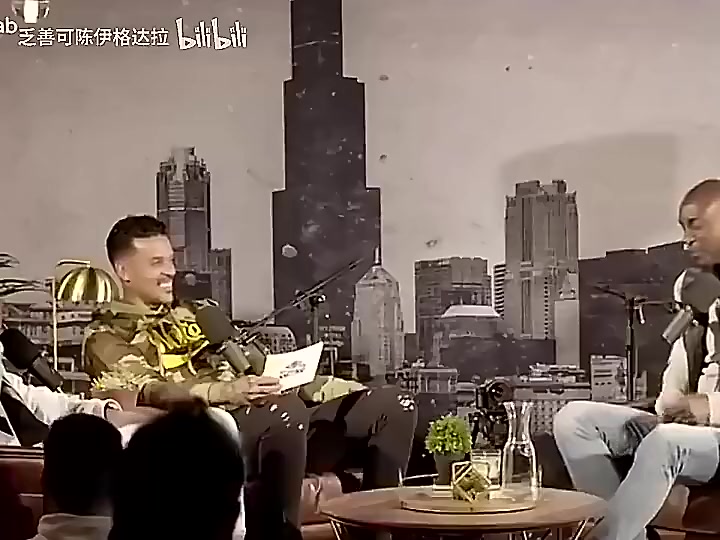 KG曾言：任何防守在姚明面前完全不够看，他接到球防守就完了封面